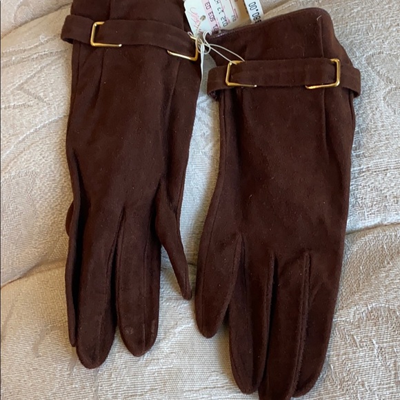 Lord & Taylor Accessories - Lord & Taylor genuine Italian leather suede gloves